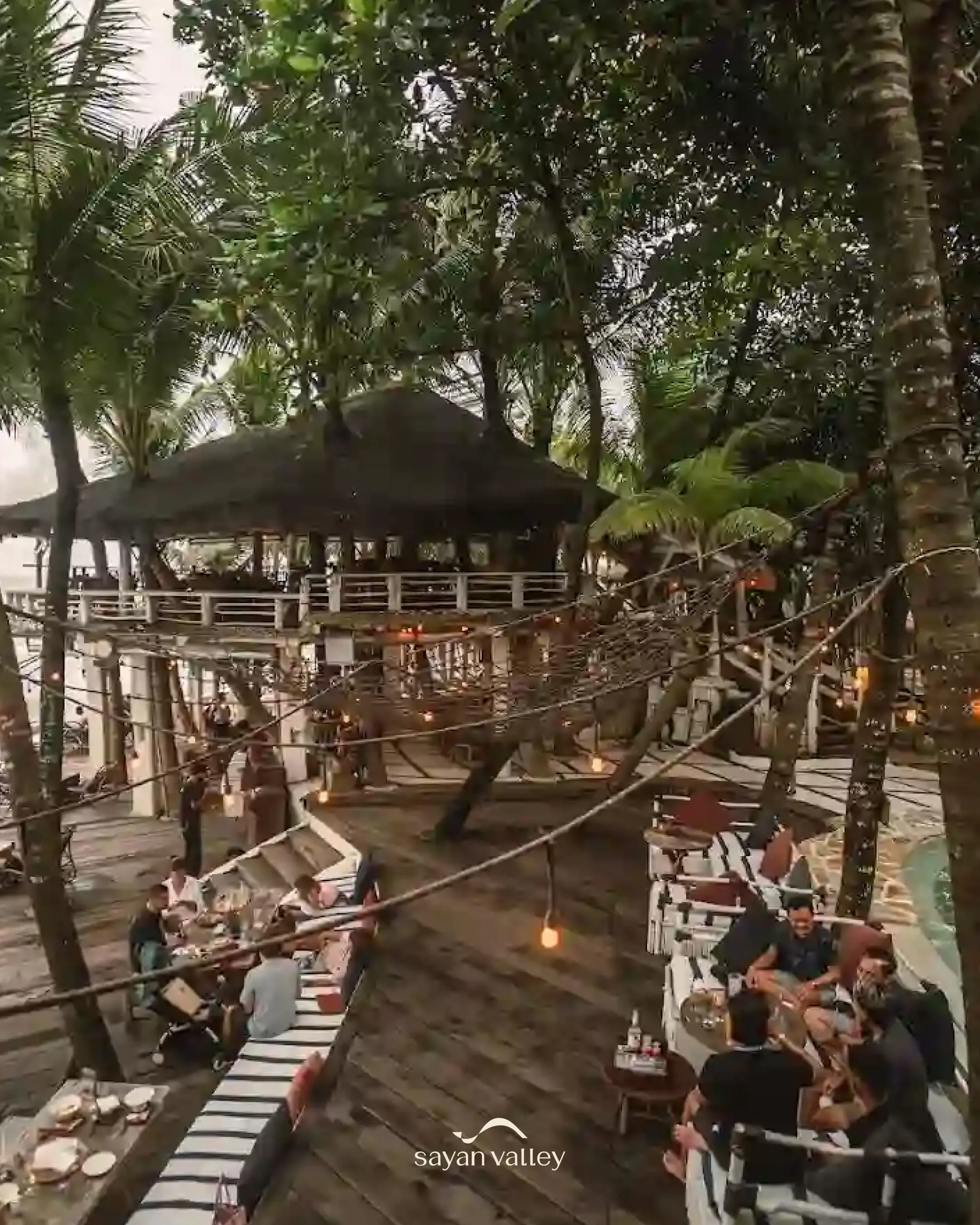 la-brisa-bali-canggu-beach-club-sunset-vibes legant table setup at Sayan Valley overlooking the forest during the iconic bali sunset time.
