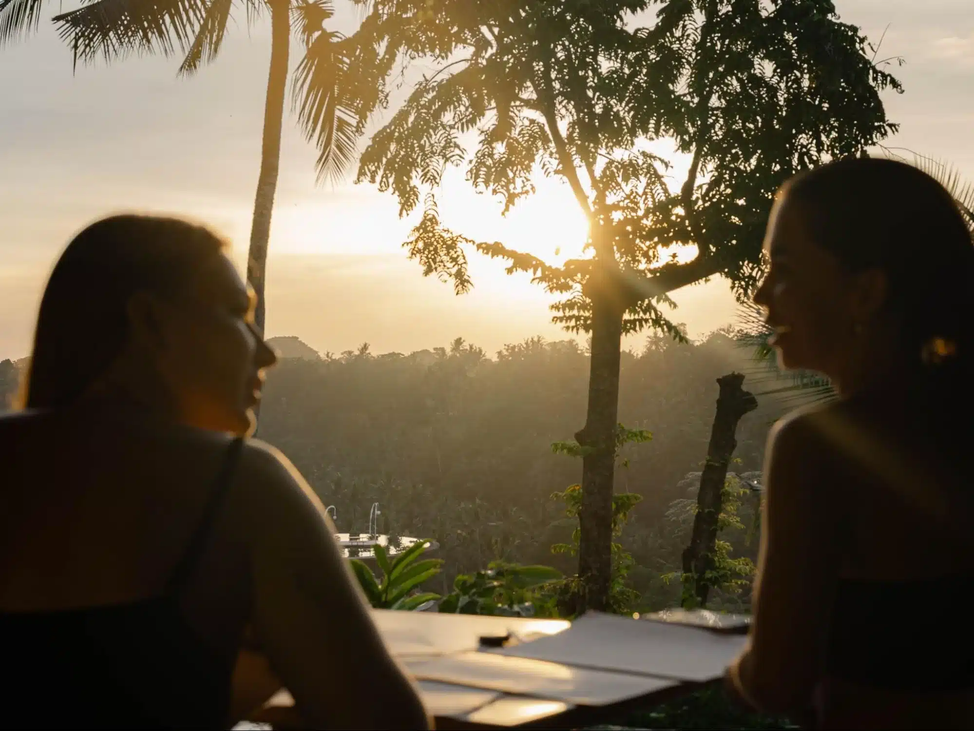 ilustrasi best sunset view restaurant in ubud
